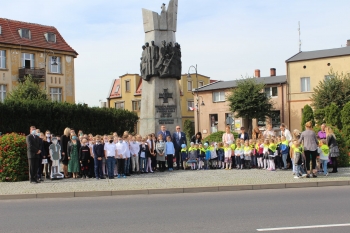 Zapalili znicze w miejscach pamięci
